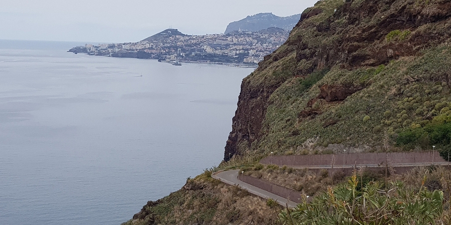 04.05.2019 Einlaufrunde auf dem Caniço-Trail um Garajau — Zum Cristo Rei, verfallene Hotelanlagen — Foto 9