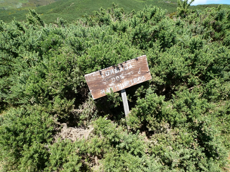 04.07.2018 Rundwanderung entlang und um die Levada dos Marinheiros — Abstieg auf Schotterpisten nach Lombada dos Marinheiros — Foto 12