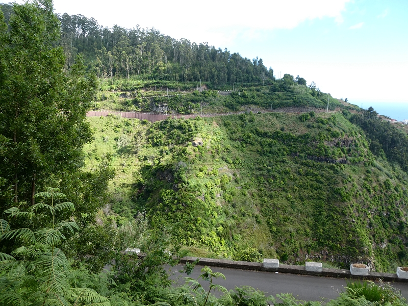 04.07.2018 Rundwanderung entlang und um die Levada dos Marinheiros — Auf der Levada Nova — Foto 6