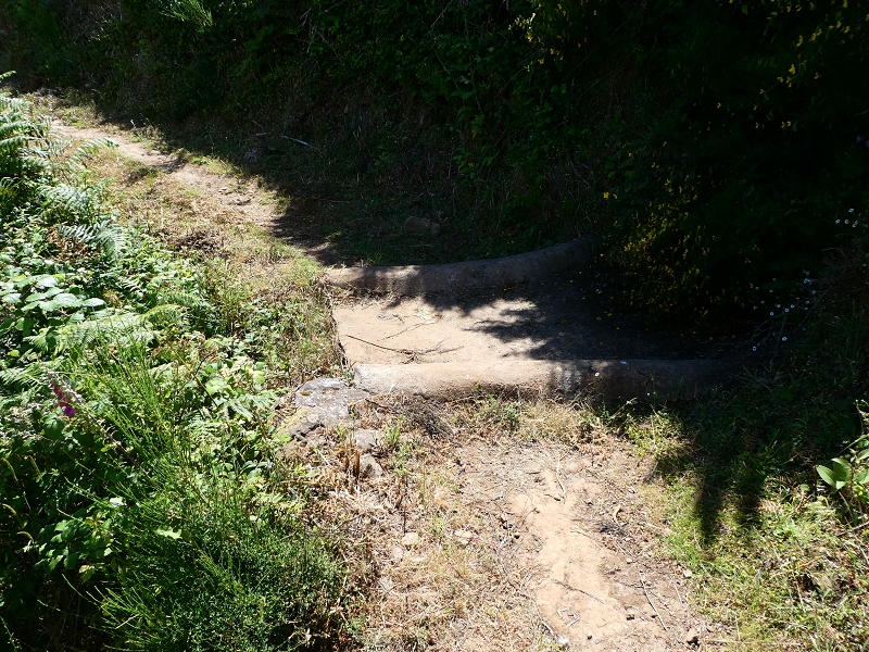 04.07.2018 Rundwanderung entlang und um die Levada dos Marinheiros — Entlang des verrohrten Abschnittes — Foto 11