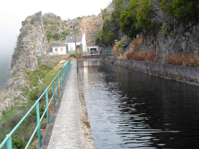 04.08.2015 Pico Grande — Das Speicherbecken des Kraftwerks Serra de Agua — Foto 13