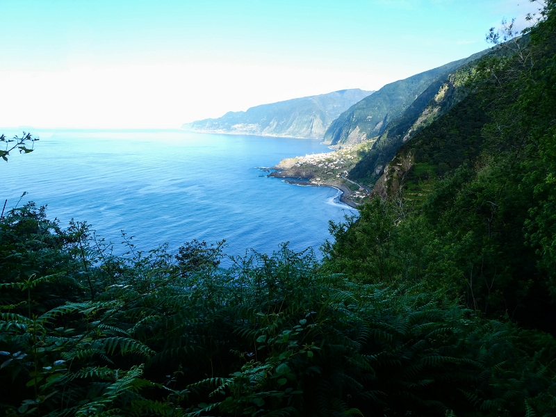 05.05.2019 Ribeira Funda - Vereda dos Castanheiros - Fanal - Levada dos Cedros - Tranquada - Ribeira Funda — Descida para Ribeira Funda — foto 2