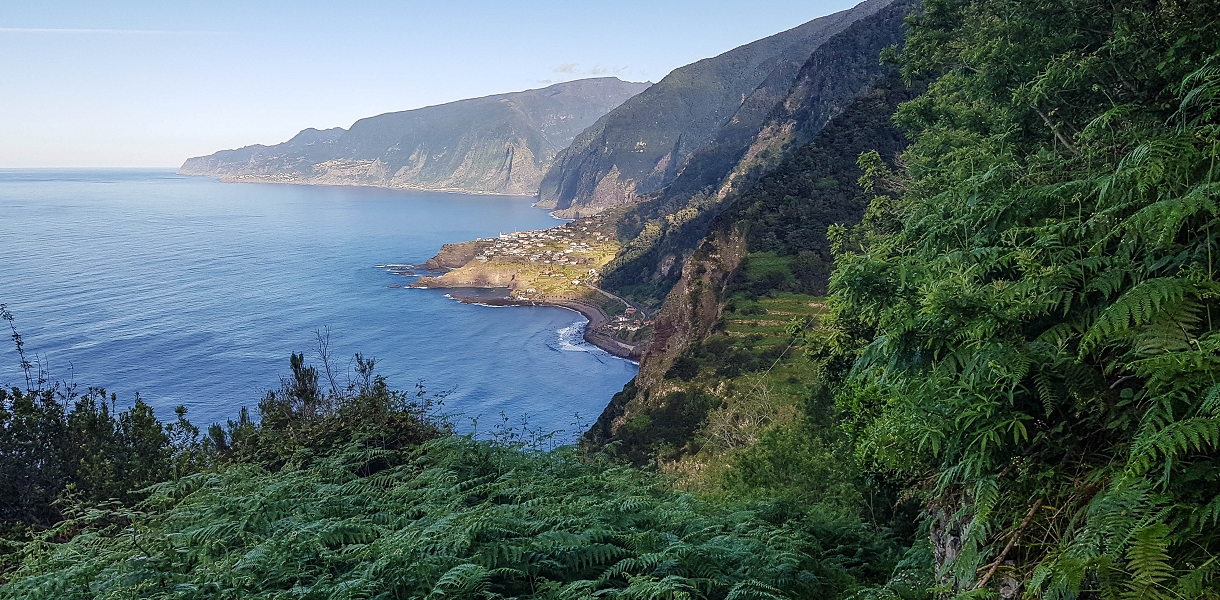 05.05.2019 Ribeira Funda - Vereda dos Castanheiros - Fanal - Levada dos Cedros - Tranquada - Ribeira Funda — Descida para Ribeira Funda — foto 3