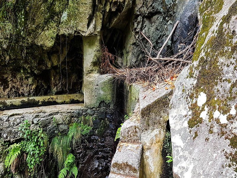 05.08.2021 Auf einem der schönsten Abschnitte der Levada Nova zwischen Arco Calheta und Canhas — Die erste Bachpassage mit der Umgehung — Foto 6