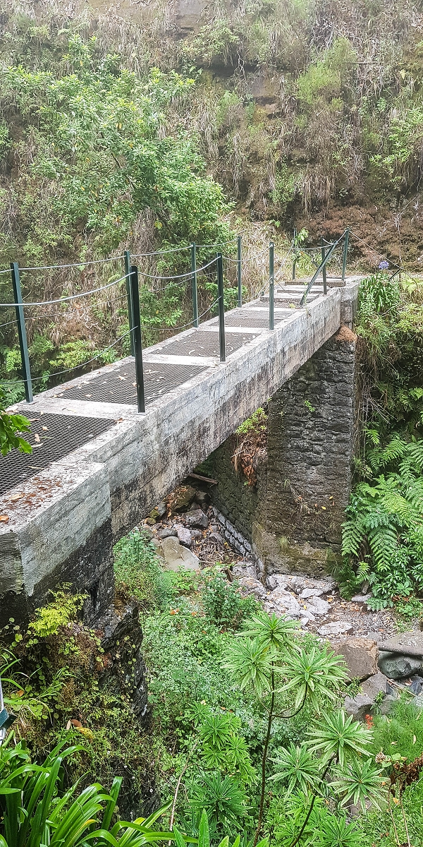 Levada Nova — Second crossing of the Ribeira da Madalena with the waterfalls — photo 3