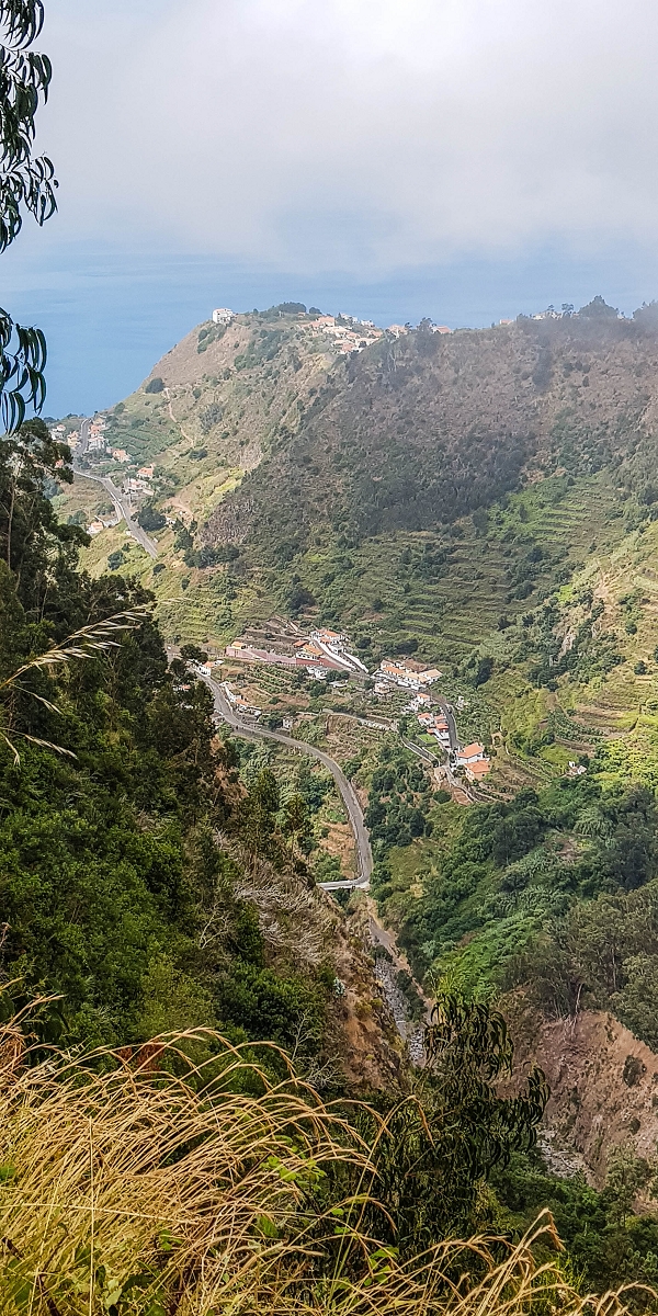 Levada Nova — On above the gorge towards Barreiro e Feiteiras — photo 6