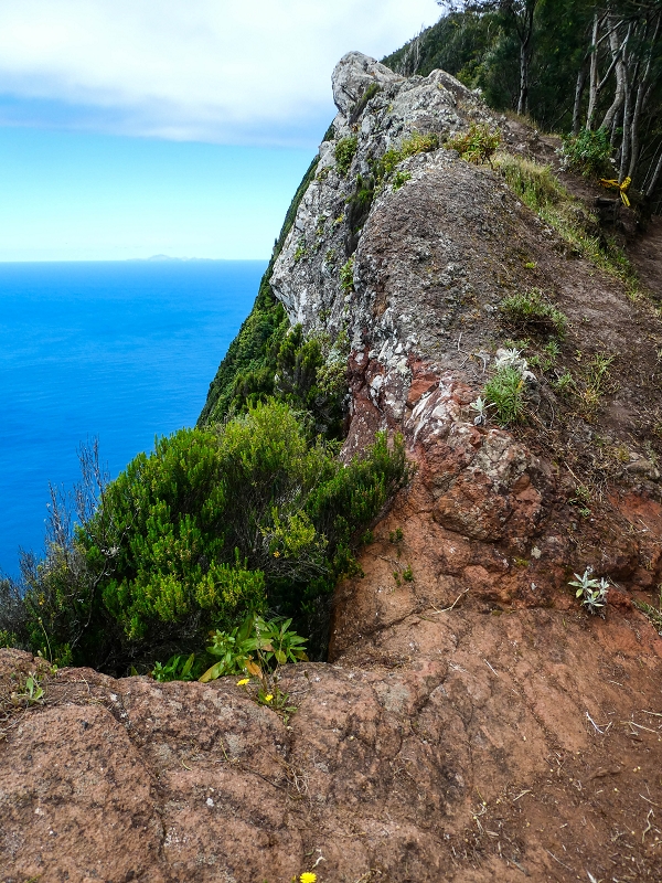 06.05.2019 Über den Pico da Coroa und die Boca do Risco — Abstieg über die Klippen zur Boca do Risco — Foto 3