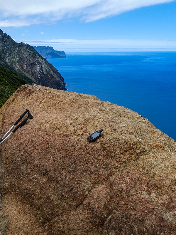 06.05.2019 Über den Pico da Coroa und die Boca do Risco — Abstieg über die Klippen zur Boca do Risco — Foto 14