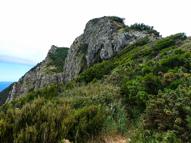 06.05.2019 Über den Pico da Coroa und die Boca do Risco — Abstieg über die Klippen zur Boca do Risco — Foto 15