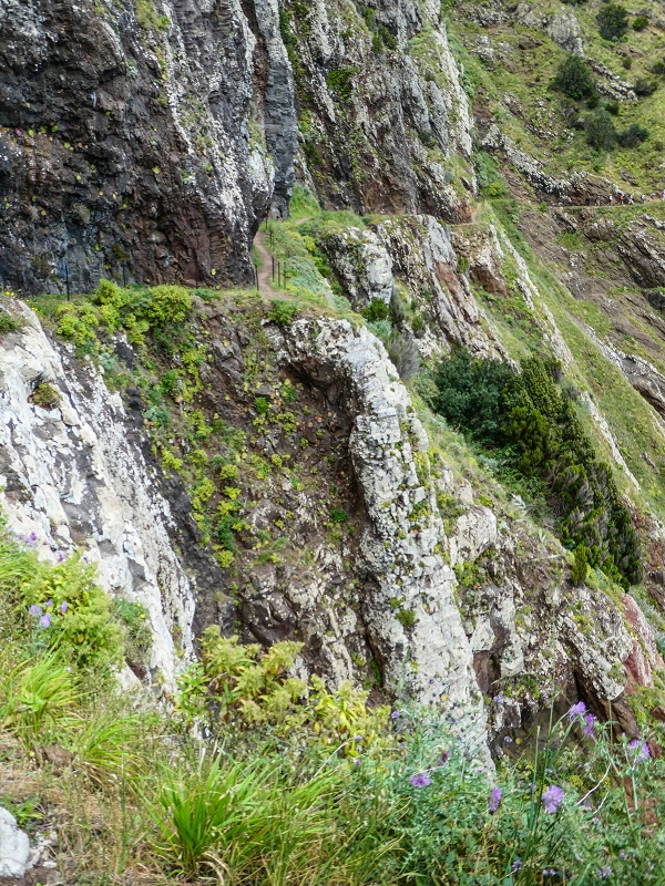 06.05.2019 Über den Pico da Coroa und die Boca do Risco — Auf dem Nordküstenweg nach Larano — Foto 12