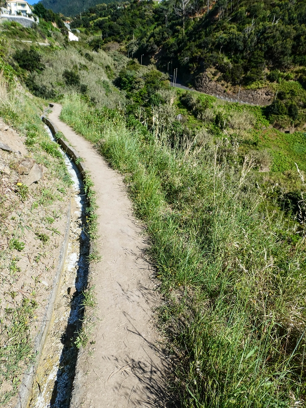 06.05.2019 Über den Pico da Coroa und die Boca do Risco — Abstieg nach Maiata de Baixo — Foto 8