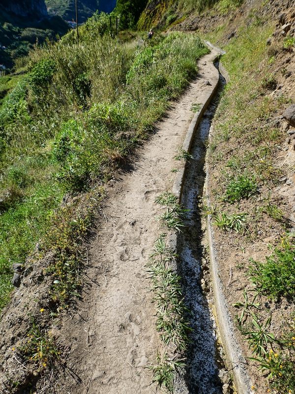 06.05.2019 Über den Pico da Coroa und die Boca do Risco — Abstieg nach Maiata de Baixo — Foto 9
