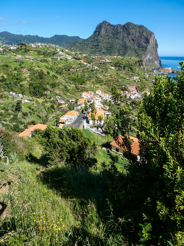 06.05.2019 Über den Pico da Coroa und die Boca do Risco — Weiter auf der steilen Vereda do Lombinho — Foto 3