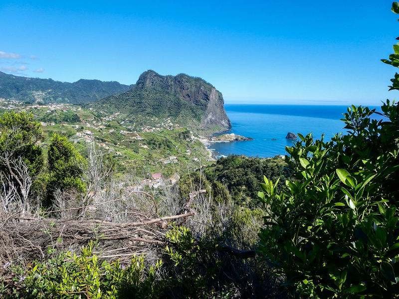 06.05.2019 Über den Pico da Coroa und die Boca do Risco — Weiter auf der steilen Vereda do Lombinho — Foto 4