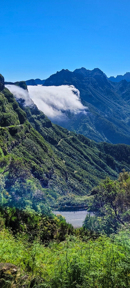 Levada da Serra (da Bica da Cana) — Vom Wasserfall zur ER110 — Foto 3