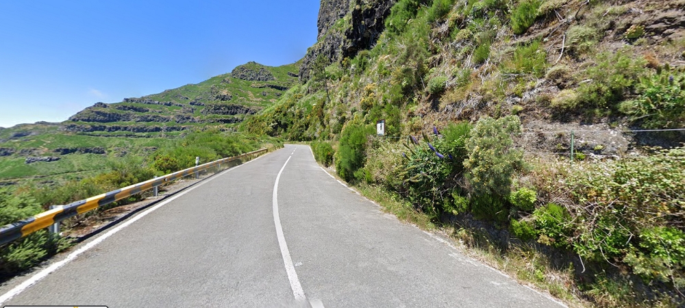 Levada da Serra (da Bica da Cana) — Kreuzung mit der ER110 — Foto 1