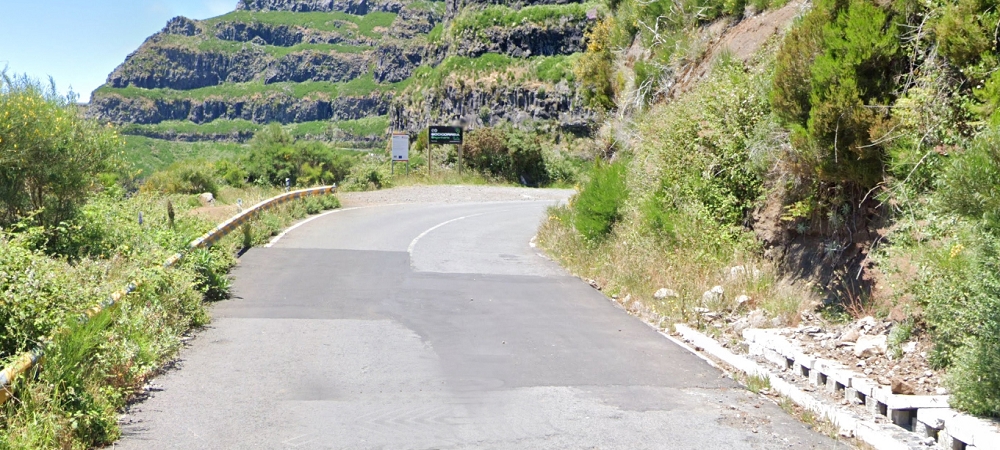 Levada da Serra (da Bica da Cana) — Kreuzung mit der ER110 — Foto 4