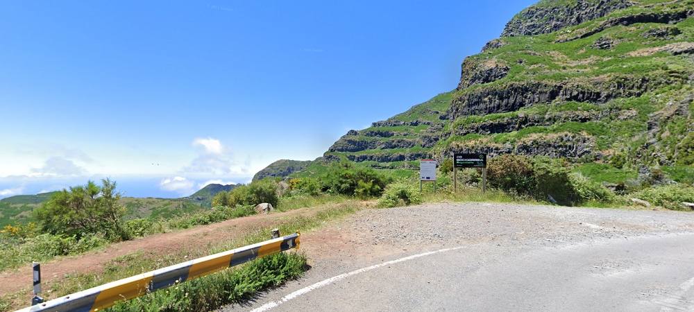 Levada da Serra (da Bica da Cana) — Kreuzung mit der ER110 — Foto 5