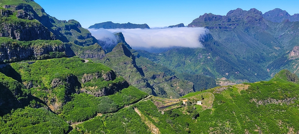 06.07.2022 Wunderschöne Abschlussrunde, möglicherweise meine letzte Madeirawanderung? — Wolkenfall bei Encumeadapass — Foto 1
