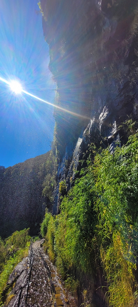 Levada da Serra (da Bica da Cana) — Die Wasserfallpassage — Foto 1