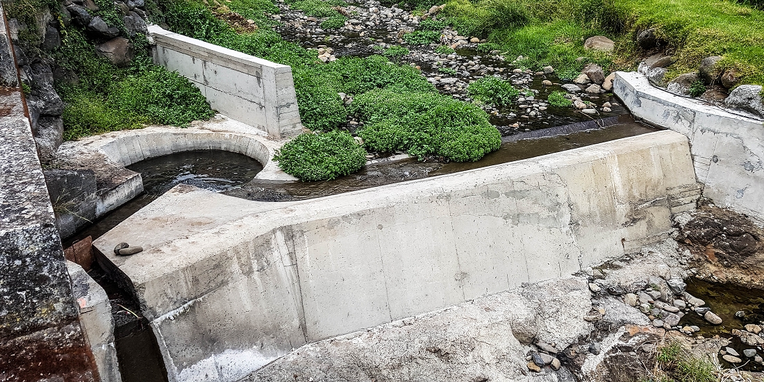 7 May 2019 Circular walk on two levadas around Machico — The new Madre of the Levada das Figueiras and the first metres beside the road — photo 3