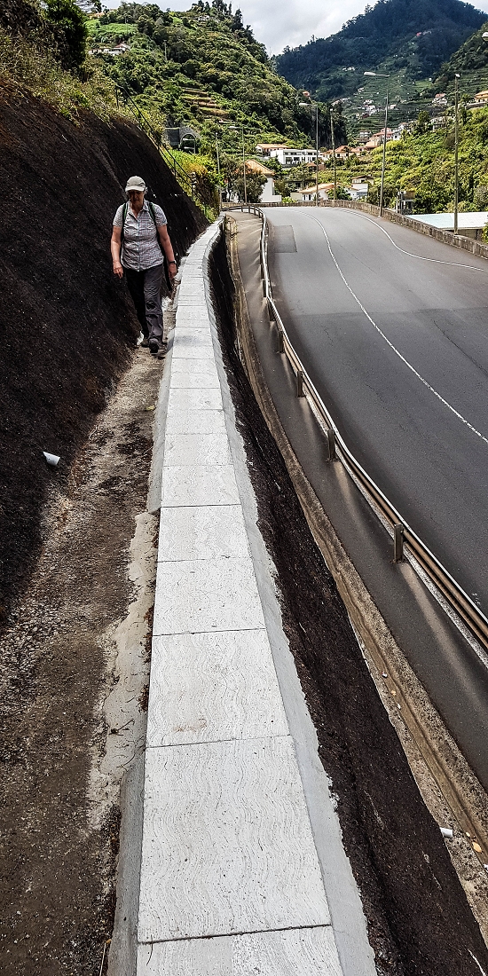 7 May 2019 Circular walk on two levadas around Machico — The new Madre of the Levada das Figueiras and the first metres beside the road — photo 8