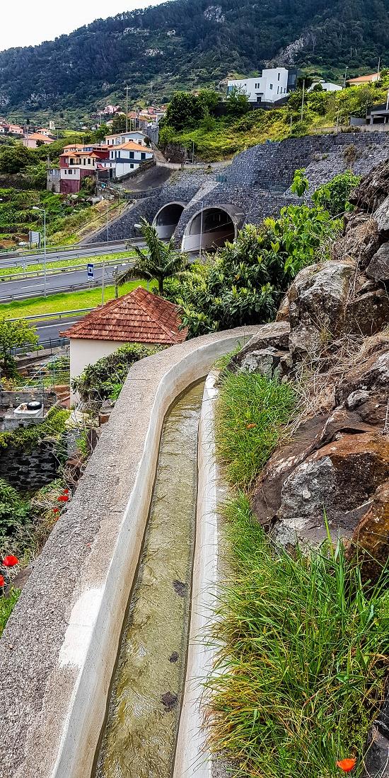 7 May 2019 Circular walk on two levadas around Machico — Exposed section as far as the tunnel portal — photo 12