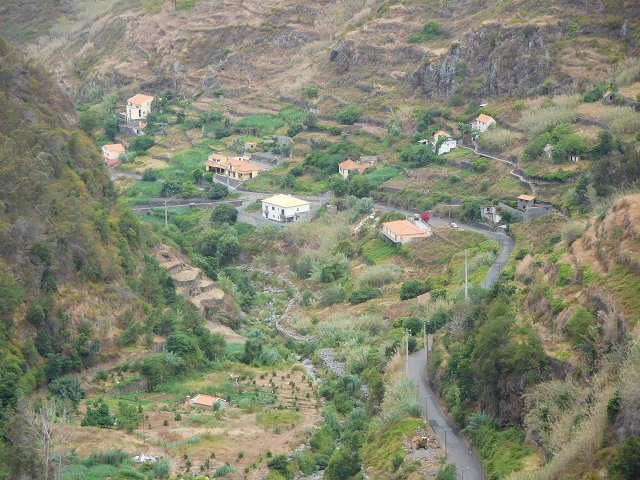 7 de agosto de 2015 Levada da Tabua e Nova — Na Levada Nova de volta a Corujeira — foto 36