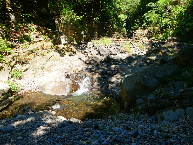 8 July 2018 Circular walk via the Levada do Moinho da Serra, Cascata Madre de Agua, Levada dos Tornos and Levada Nova de Santa Cruz — In the stream bed to the Cascata Madre de Agua — photo 1