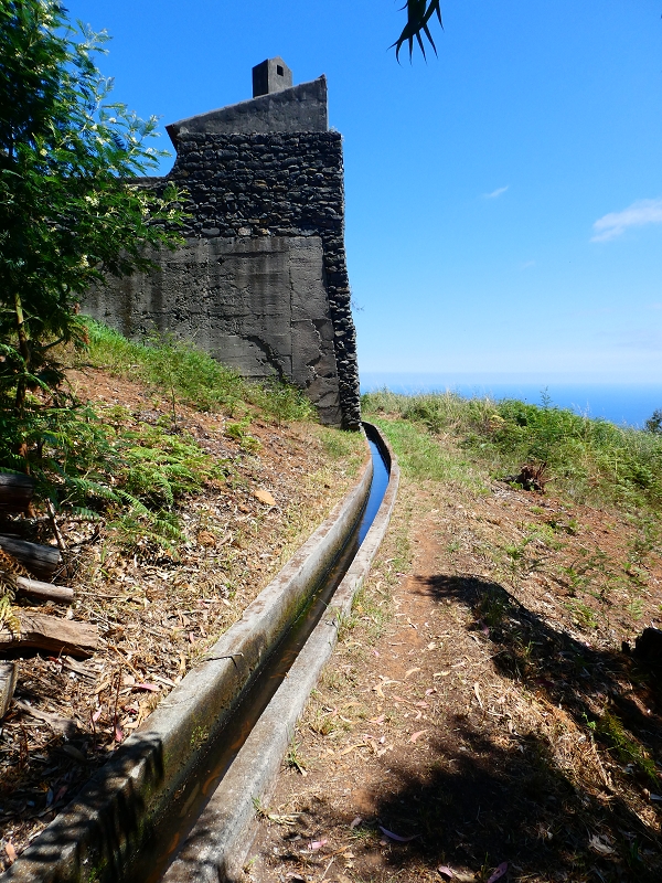 8 July 2018 Circular walk via the Levada do Moinho da Serra, Cascata Madre de Agua, Levada dos Tornos and Levada Nova de Santa Cruz — Into the large ravine of the Ribeira do Moreno — photo 14