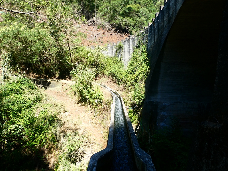 Levada do(s) Moinho(s) da Serra — Brückenpassage der Ribeira do Moreno — Foto 5