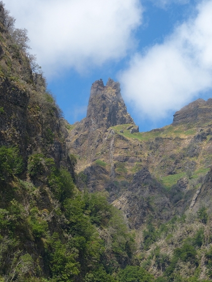 08.08.2012 Faja da Nogueira — Zum Ende der Levada da Serra do Faial — Foto 24