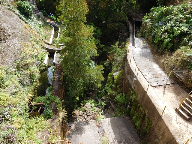 8 August 2015 Afternoon at Central da Calheta — The Calheta I power station — photo 7