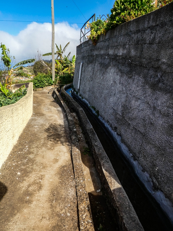 9 May 2019 Walk along the varied Levada Velha das Canhas — Start of the obstacle course between the houses — photo 4