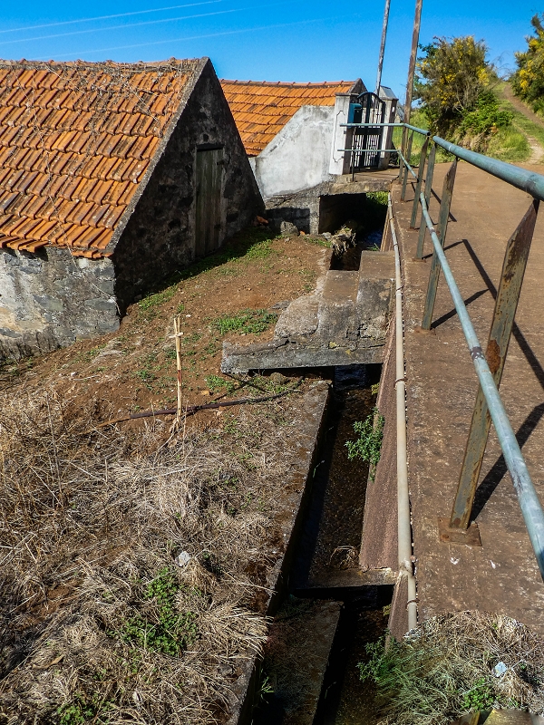 9 May 2019 Walk along the varied Levada Velha das Canhas — Start of the obstacle course between the houses — photo 12