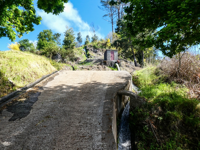 9 May 2019 Walk along the varied Levada Velha das Canhas — Double waterfall and impassable passage, access to the levada divider — photo 1