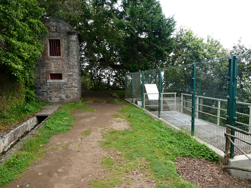 09.07.2018 Rundtour vom Portelapass über die Levada do Castelejo, Pico da Suna und die Levada da Portela — Abstieg zum Wasserhaus am Ende der Levada do Furado — Foto 8