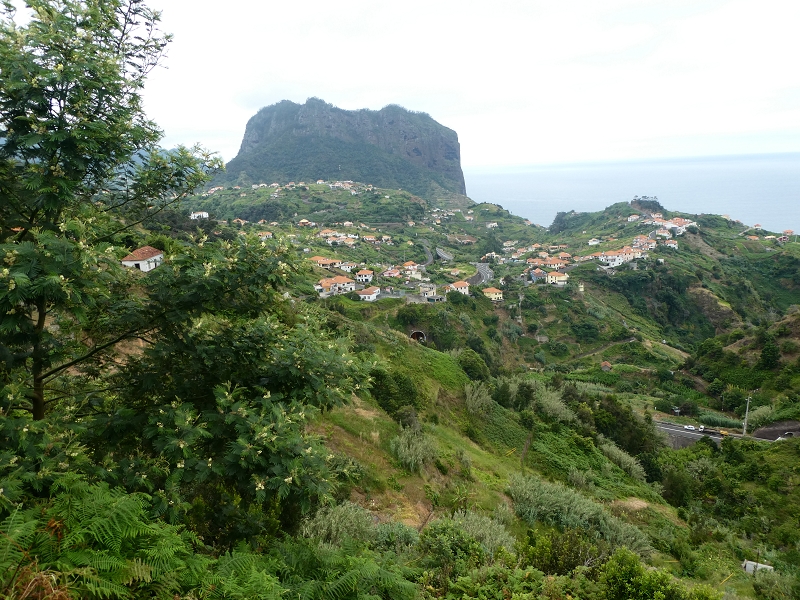09.07.2018 Rundtour vom Portelapass über die Levada do Castelejo, Pico da Suna und die Levada da Portela — Über die Ribeira da Volta zur Kreuzung mit der ER108 — Foto 10