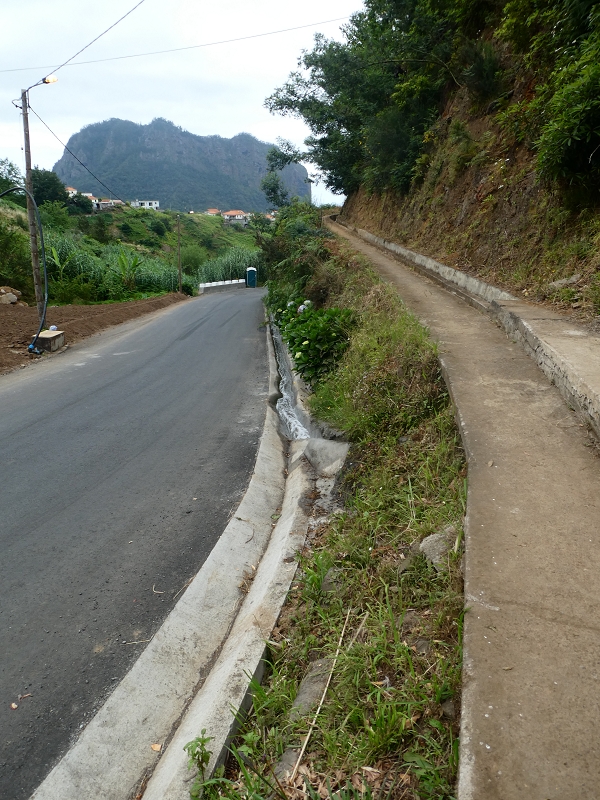 Levada do Castelejo — Zur Kreuzung mit der ER-108 — Foto 3