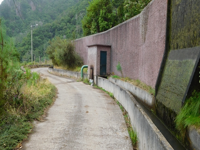09.08.2015 Levada da Faja da Rodrigues und Aufstieg zur Levada do Norte — Von Achada do Loural bis zum verschlossenen Stollen — Foto 2