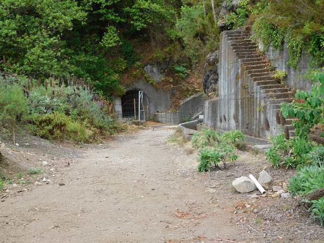 09.08.2015 Levada da Faja da Rodrigues und Aufstieg zur Levada do Norte — Von Achada do Loural bis zum verschlossenen Stollen — Foto 6