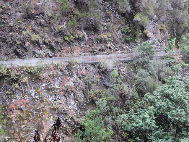 09.08.2015 Levada da Faja da Rodrigues und Aufstieg zur Levada do Norte — Der grosse Kessel — Foto 2