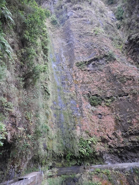 09.08.2015 Levada da Faja da Rodrigues und Aufstieg zur Levada do Norte — Der grosse Kessel — Foto 4