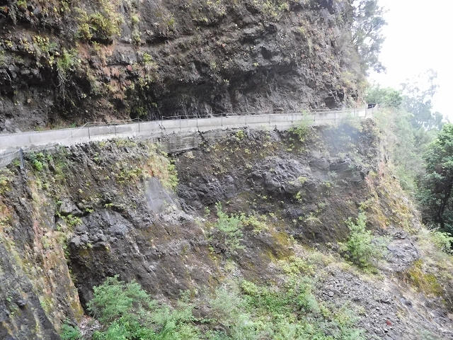 09.08.2015 Levada da Faja da Rodrigues und Aufstieg zur Levada do Norte — Der grosse Kessel — Foto 8