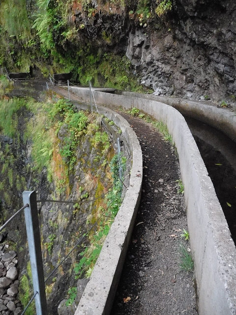 09.08.2015 Levada da Faja da Rodrigues und Aufstieg zur Levada do Norte — Der grosse Kessel — Foto 11