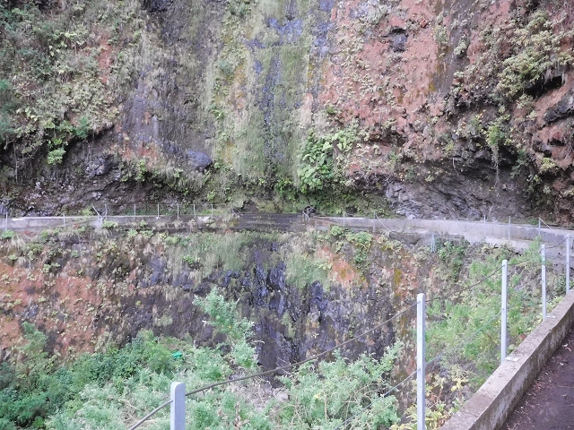 09.08.2015 Levada da Faja da Rodrigues und Aufstieg zur Levada do Norte — Der grosse Kessel — Foto 13