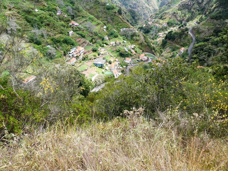 10.05.2019 Von Meia Legua nach Pomar de Rocha, auf die Levada do Lombo do Mouro und Abstieg über Furnas — Abstieg nach Furnas — Foto 19