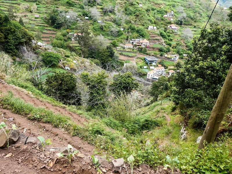 10.05.2019 Von Meia Legua nach Pomar de Rocha, auf die Levada do Lombo do Mouro und Abstieg über Furnas — Abstieg nach Furnas — Foto 23