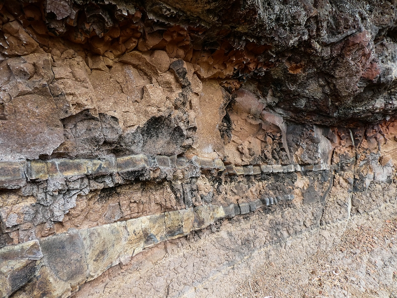 10.05.2019 Von Meia Legua nach Pomar de Rocha, auf die Levada do Lombo do Mouro und Abstieg über Furnas — Der schön renovierte Abstiegsweg nach Meia Legua mit den atemberaubenden Aussichten — Foto 4