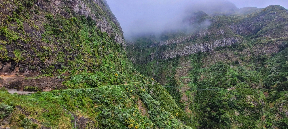 10.06.2024 Über die Levada de Marques Teixeira zum Cascalho und zurück über die Levada do Paul und die Levada Seca — Weiter bis zum Cascalho — Foto 13